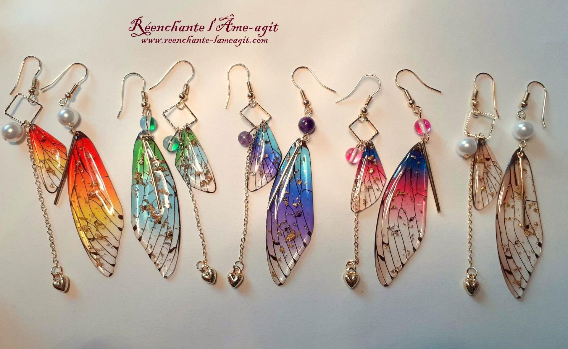 Boucles d'oreilles asymétriques dorées = 25 €