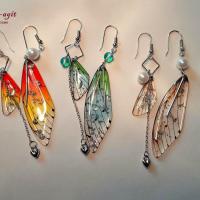 Boucles d'oreilles asymétriques argentées = 25 €